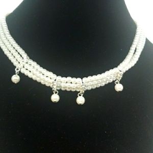 Fashion choker with rhinestones and pearls
